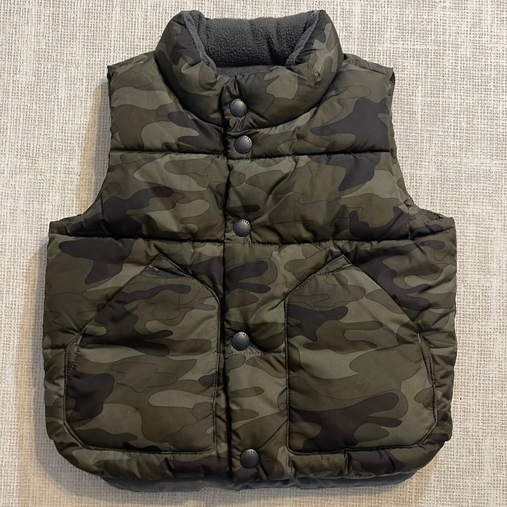 BabyGap green fatigue camouflage puffer vest 18-24 months
